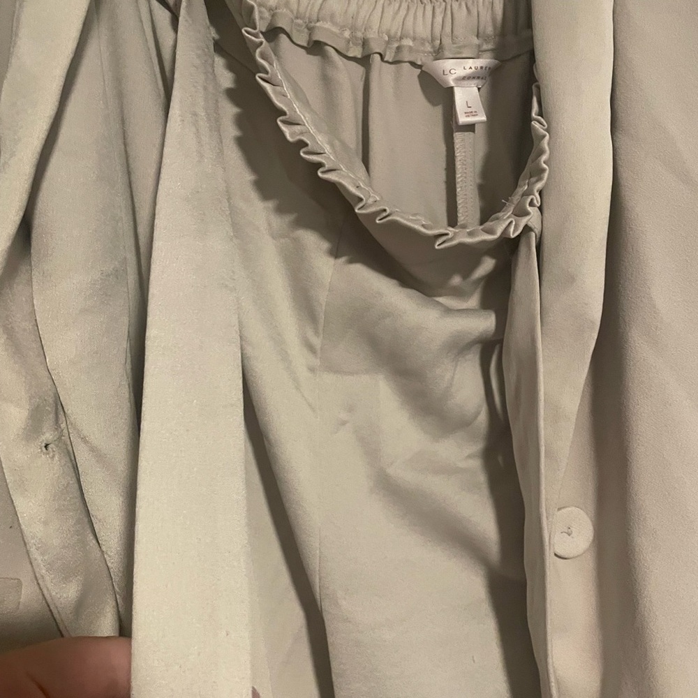Beige Lauren Conrad suit - Picture 6 of 7